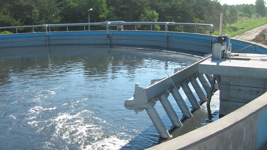 Image 1 Water treatment carousel